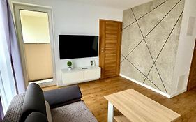 Jurajska Plaza - Nowoczesny apartament z osobną sypialnią, KLIMATYZACJA, Parking prywatny GRATIS - Kielce